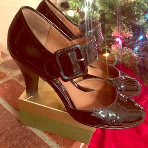 Sofft women’s shiny black pumps